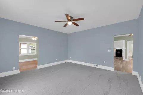 Living - 10837 Bloomfield Rd, Springfield, KY 40069 photo 5 of 10