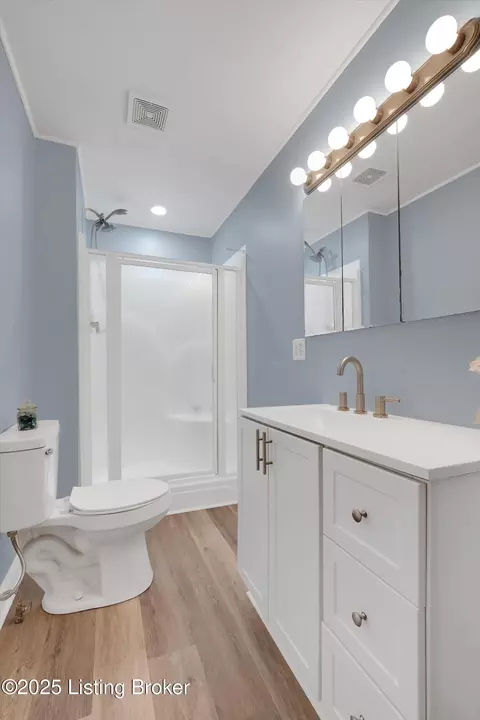 Bath - 10837 Bloomfield Rd, Springfield, KY 40069 photo 1 of 4