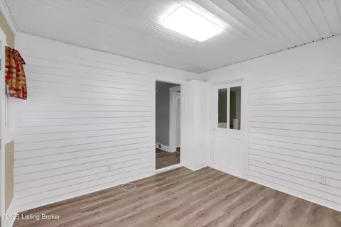 Entry Way - 10837 Bloomfield Rd, Springfield, KY 40069 photo 3 of 6
