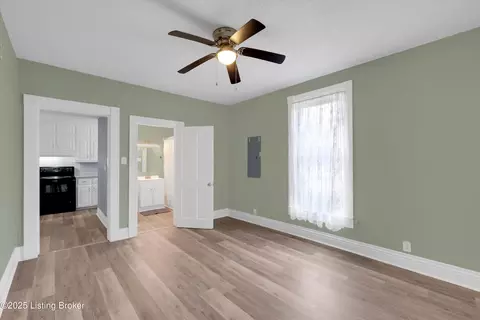 Living - 10837 Bloomfield Rd, Springfield, KY 40069 photo 3 of 10