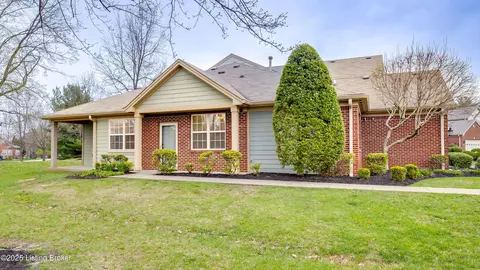 5131 Magdalen Sq, Louisville, KY 40241