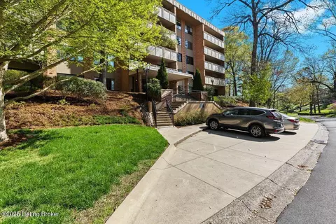 1611 Spring Dr #4C, Louisville, KY 40205