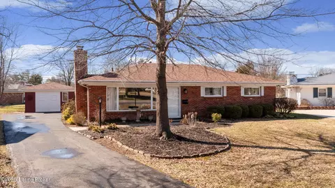 6877 Green Meadow Cir, Louisville, KY 40207