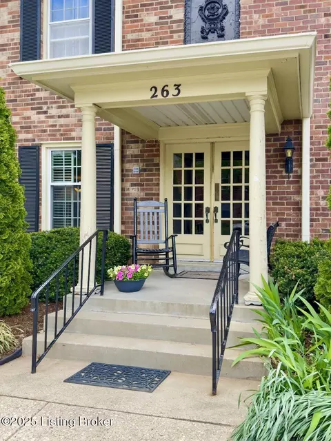 263 Stonehenge Dr #101, Louisville, KY 40207