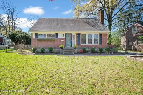 8812 Perry Rd, Lyndon, KY 40222