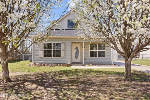 135 Mud Hen Dr, Shepherdsville, KY 40165