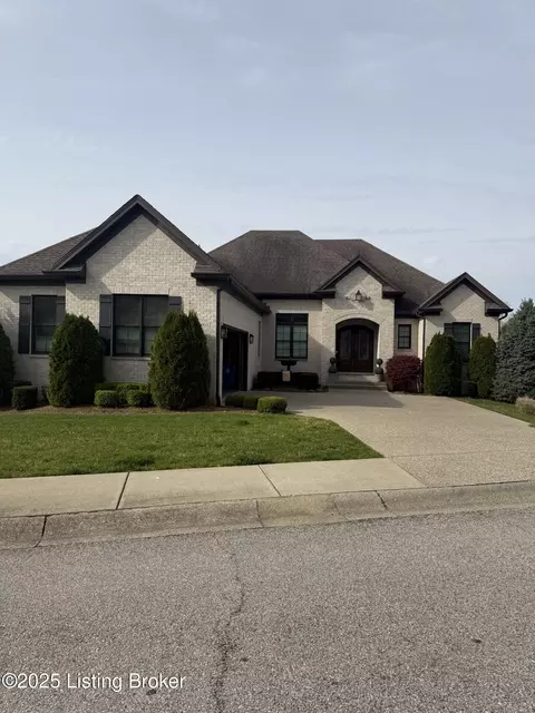 3004 Twin Creek Dr, Louisville, KY 40245