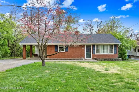 6702 Crestview Dr, Crestwood, KY 40014