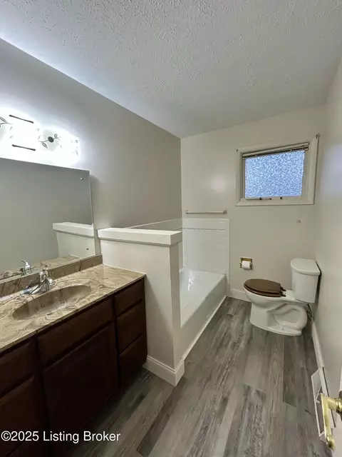 Bath - 441 Eastern Drive Dr, Radcliff, KY 40160 photo 2 of 3