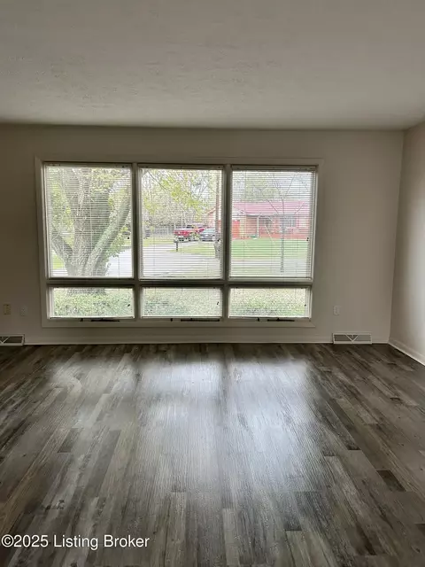 Living - 441 Eastern Drive Dr, Radcliff, KY 40160 photo 2 of 9