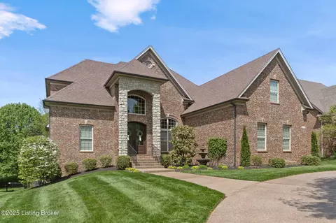 517 Locust Creek Blvd, Louisville, KY 40245