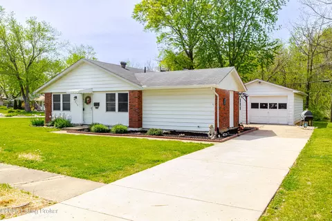 215 Bottorff Dr, Sellersburg, IN 47172