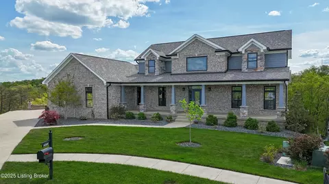 8026 Wooded Ridge Dr, Louisville, KY 40214