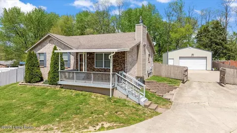 10225 Closterwood Dr, Louisville, KY 40229