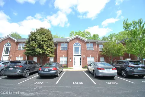 9312 Pine Lake Dr UNIT 102, Louisville, KY 40220