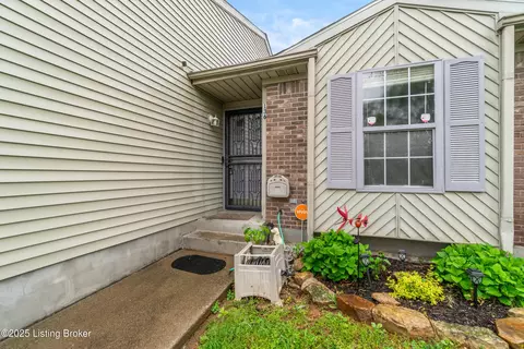 136 Beechtree Ln, Mount Washington, KY 40047