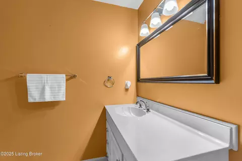Bath - 136 Beechtree Ln, Mount Washington, KY 40047 photo 1 of 2
