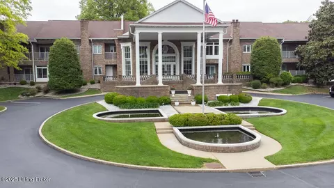 8605 Shelbyville Rd #208, Louisville, KY 40222