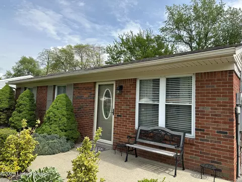 207 E Blue Jay Rd, Louisville, KY 40229