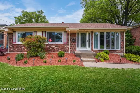 1569 Sadie Ln, Louisville, KY 40216