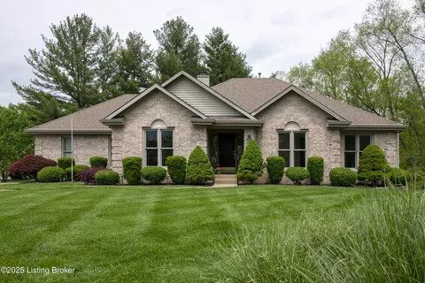 1002 Chesterton Pl, Louisville, KY 40299