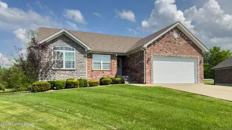 9702 Pebble Ct, Louisville, KY 40229