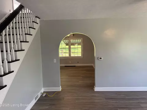 Living - 153 Chaplin Rd, Bloomfield, KY 40008 photo 4 of 7