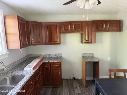 Kitchen - 153 Chaplin Rd, Bloomfield, KY 40008 photo 1 of 3