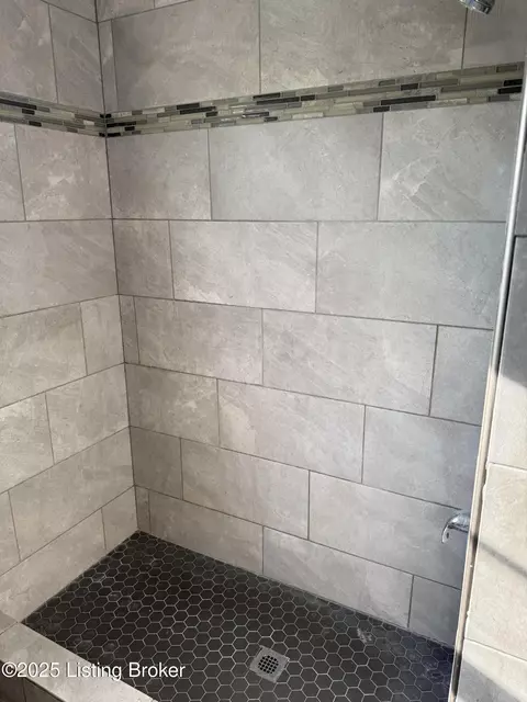 Bath - 153 Chaplin Rd, Bloomfield, KY 40008 photo 1 of 4