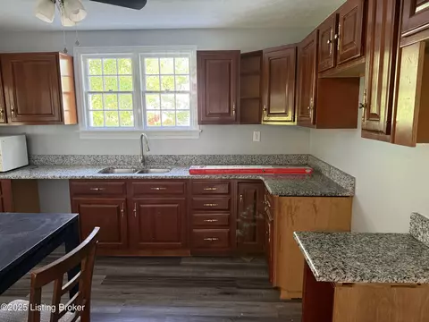 Kitchen - 153 Chaplin Rd, Bloomfield, KY 40008 photo 3 of 3