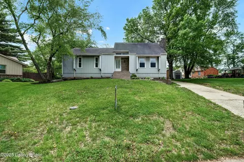 8102 Amity Ln, Louisville, KY 40220