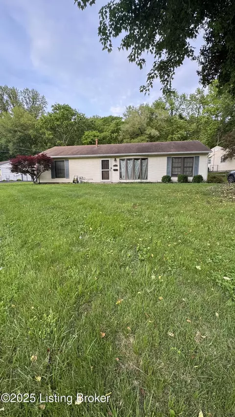 4712 Granada Dr, Louisville, KY 40272