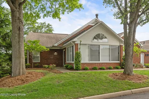 8230 St Andrews Village Dr, Louisville, KY 40241
