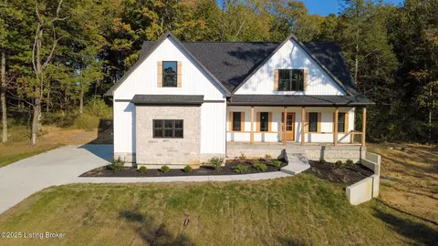 7001 Stable Ct, Crestwood, KY 40014