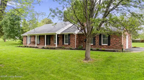 1614 W Reel Dr, La Grange, KY 40031