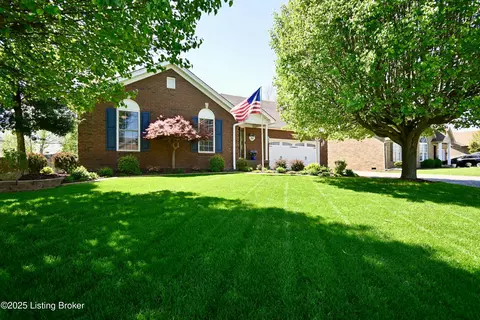 487 Shady Brook Ln, Louisville, KY 40229