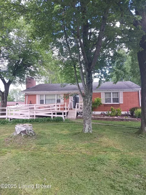 7702 Edna M Rd, Louisville, KY 40258