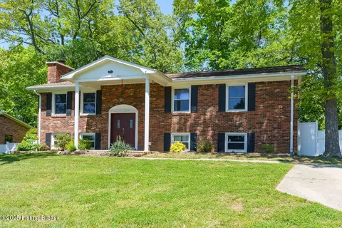 155 E Johns Rd, Radcliff, KY 40160