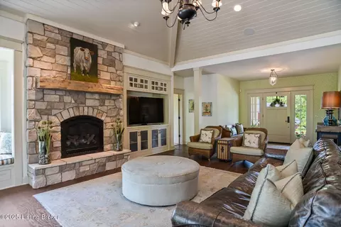 Living - 3003 Reflection Way, Floyds Knobs, IN 47119 photo 2 of 3