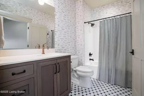 Bath - 3003 Reflection Way, Floyds Knobs, IN 47119 photo 3 of 5