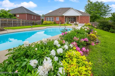 3806 Landherr Dr, Louisville, KY 40299