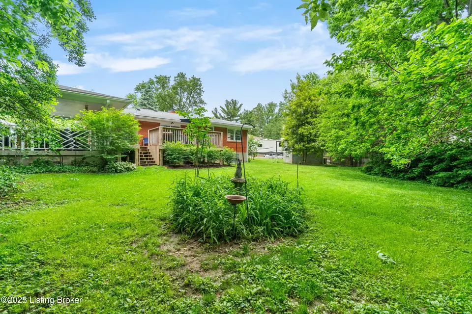 Exterior - 1716 Marwood Pl, Louisville, KY 40213 photo 6 of 8