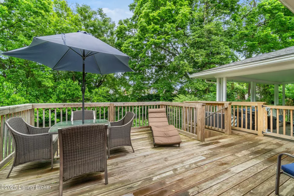 Exterior - 1716 Marwood Pl, Louisville, KY 40213 photo 3 of 8