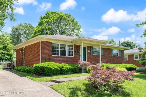 8107 Pinecastle Dr, Louisville, KY 40219