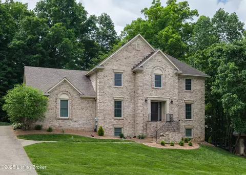 9409 Holiday Dr, Louisville, KY 40272
