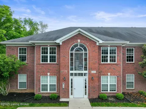 9205 Pine Lake Dr #202, Jeffersontown, KY 40299
