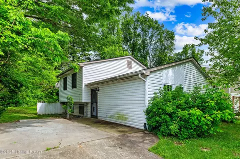 5113 Baywood Dr, Louisville, KY 40241