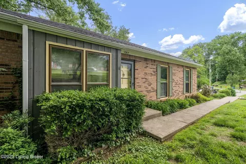 1047 Rollingwood Ln, Goshen, KY 40026