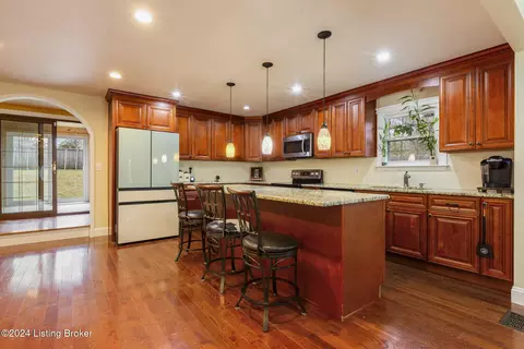 8301 Denise Dr, Louisville, KY 40219