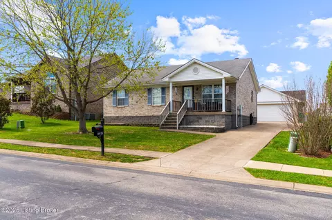 8823 Vision Pl, Louisville, KY 40229